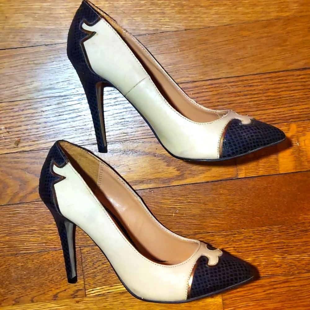 CATO Western Flare Beige and Black Snakeskin 4" Heels Pumps